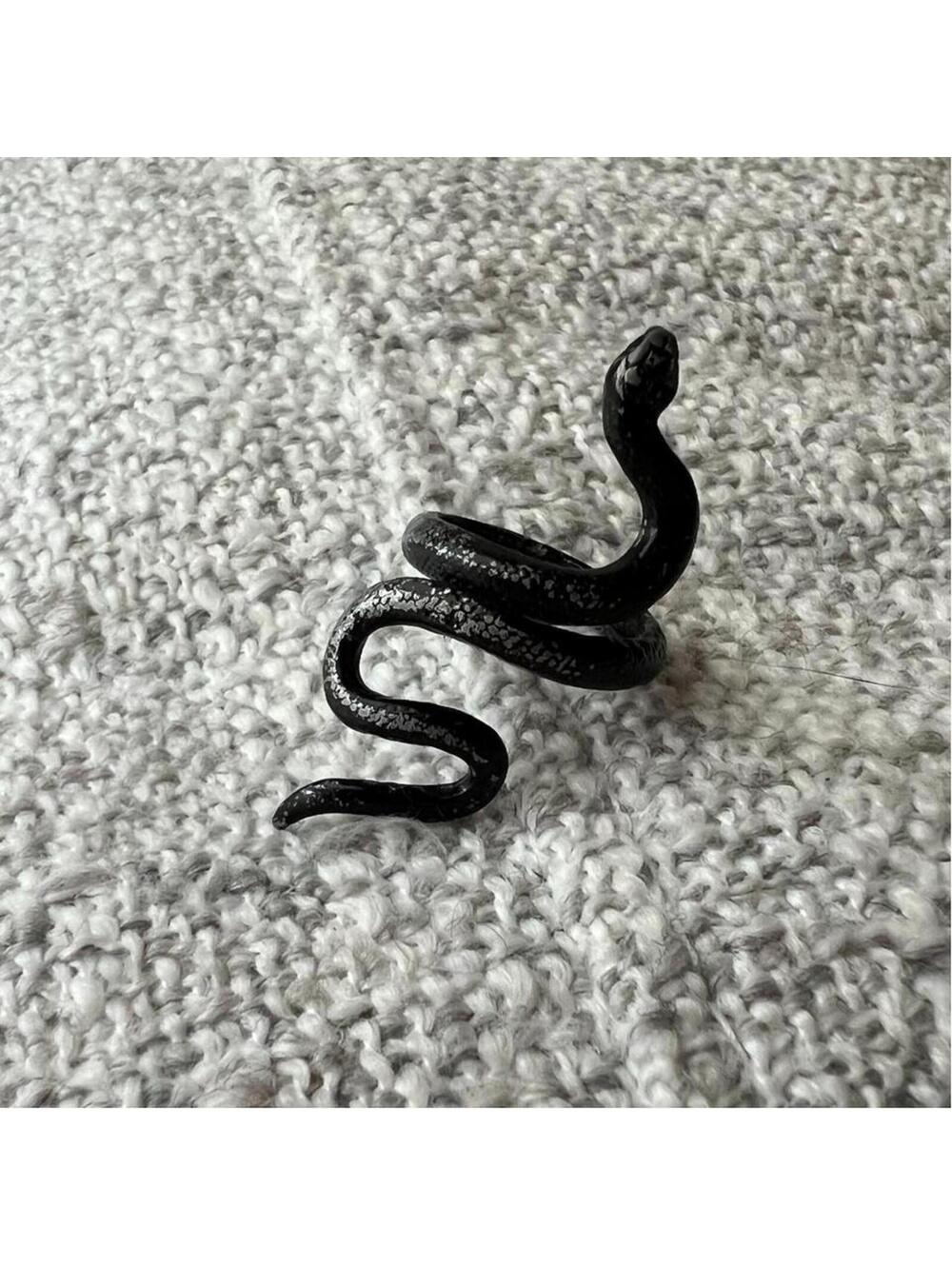 Vintage Black Wrap-Around Serpent Ring
